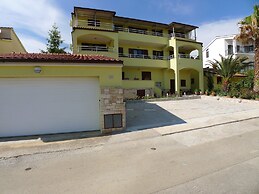 Holiday Apartment Near the Beach for 4 Persons With one Bedroom
