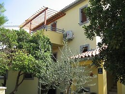 Six Person Apartment With 2 Bedrooms Near the Beach in Pjescana Uvala