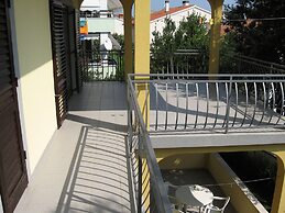Six Person Apartment With 2 Bedrooms Near the Beach in Pjescana Uvala