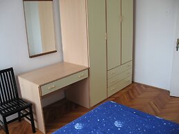 Six Person Apartment With 2 Bedrooms Near the Beach in Pjescana Uvala