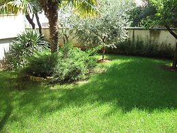 Six Person Apartment With 2 Bedrooms Near the Beach in Pjescana Uvala