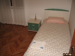 Six Person Apartment With 2 Bedrooms Near the Beach in Pjescana Uvala