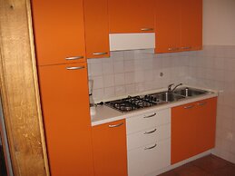 Six Person Apartment With 2 Bedrooms Near the Beach in Pjescana Uvala