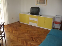 Six Person Apartment With 2 Bedrooms Near the Beach in Pjescana Uvala