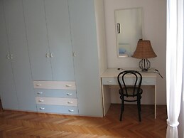 Six Person Apartment With 2 Bedrooms Near the Beach in Pjescana Uvala