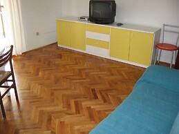 Six Person Apartment With 2 Bedrooms Near the Beach in Pjescana Uvala