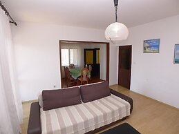 8 Person 3 Bed Apartment With Pool Near the Beach