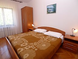 8 Person 3 Bed Apartment With Pool Near the Beach