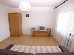 8 Person 3 Bed Apartment With Pool Near the Beach