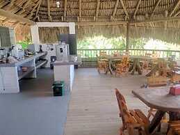 El Zoo Hostel & Pool