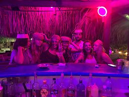 El Zoo Hostel & Pool