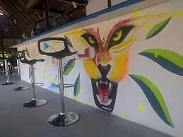 El Zoo Hostel & Pool