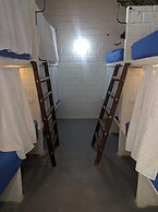 El Zoo Hostel & Pool