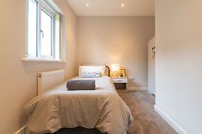 Beautiful 6 bedrooms holiday home Near Manchester