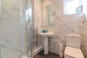 Beautiful 6 bedrooms holiday home Near Manchester