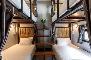 Hostel One Art & Gallery