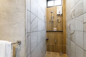 Hostel One Art & Gallery