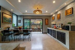 Hostel One Art & Gallery