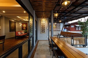 Hostel One Art & Gallery