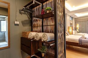 Hostel One Art & Gallery