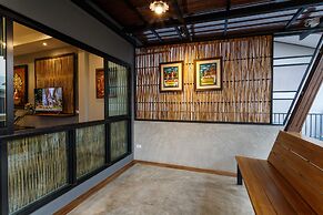 Hostel One Art & Gallery