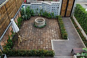 Hostel One Art & Gallery