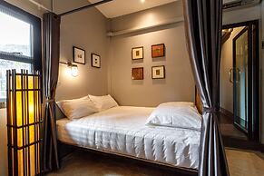 Hostel One Art & Gallery