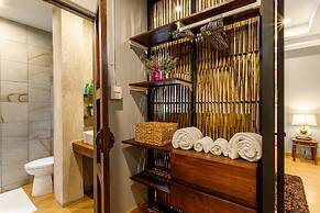 Hostel One Art & Gallery