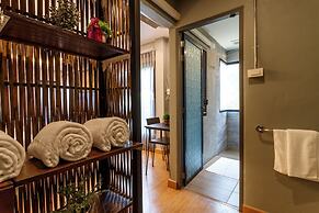 Hostel One Art & Gallery