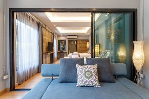 Hostel One Art & Gallery