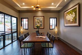 Hostel One Art & Gallery