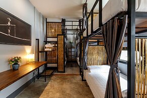 Hostel One Art & Gallery