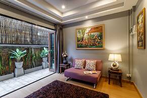 Hostel One Art & Gallery