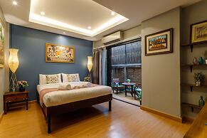 Hostel One Art & Gallery