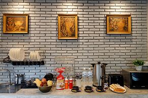 Hostel One Art & Gallery