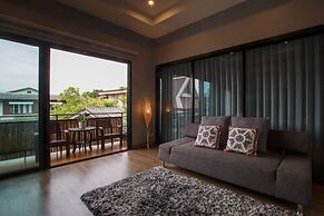 Hostel One Art & Gallery