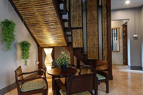 Hostel One Art & Gallery