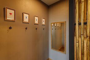 Hostel One Art & Gallery