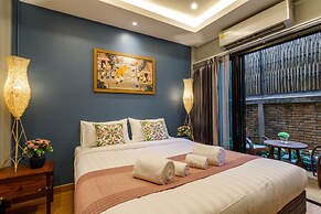 Hostel One Art & Gallery