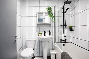 Malone Crescent Apartment