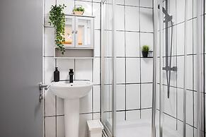 Malone Crescent Apartment