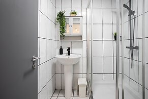 Malone Crescent Apartment