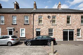 Malone Crescent Apartment