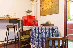 Splendiferous Apartment - Wang Jing