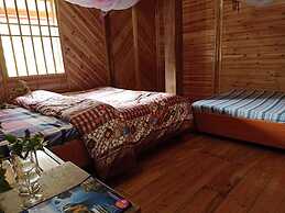 Lenh Family House - Hostel