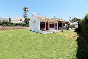Villa Maria. Barbacoa piscina y jardín