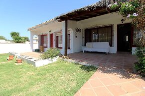 Villa Maria. Barbacoa piscina y jardín