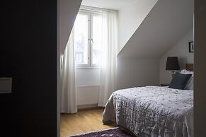 2ndhomes 2BR Penthouse with Balcony and Sauna