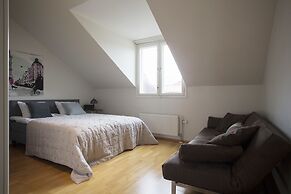 2ndhomes 2BR Penthouse with Balcony and Sauna