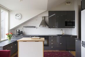 2ndhomes 2BR Penthouse with Balcony and Sauna